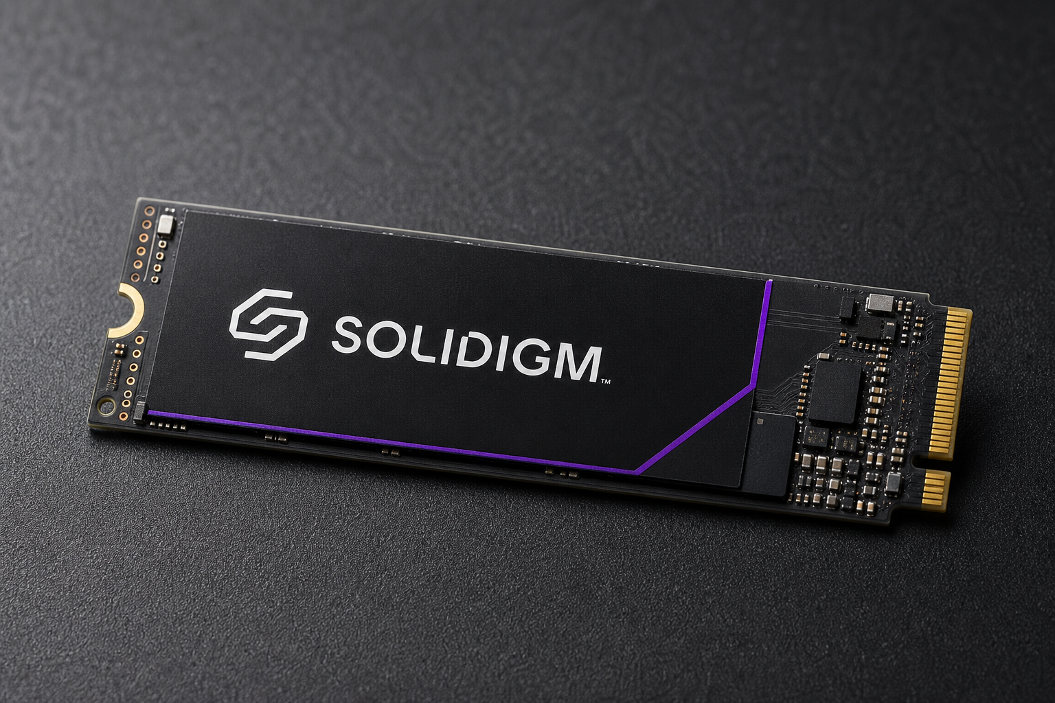솔리다임(Solidigm) 로고 또는 솔리다임 SSD 제품 이미지를 보여주는 사진