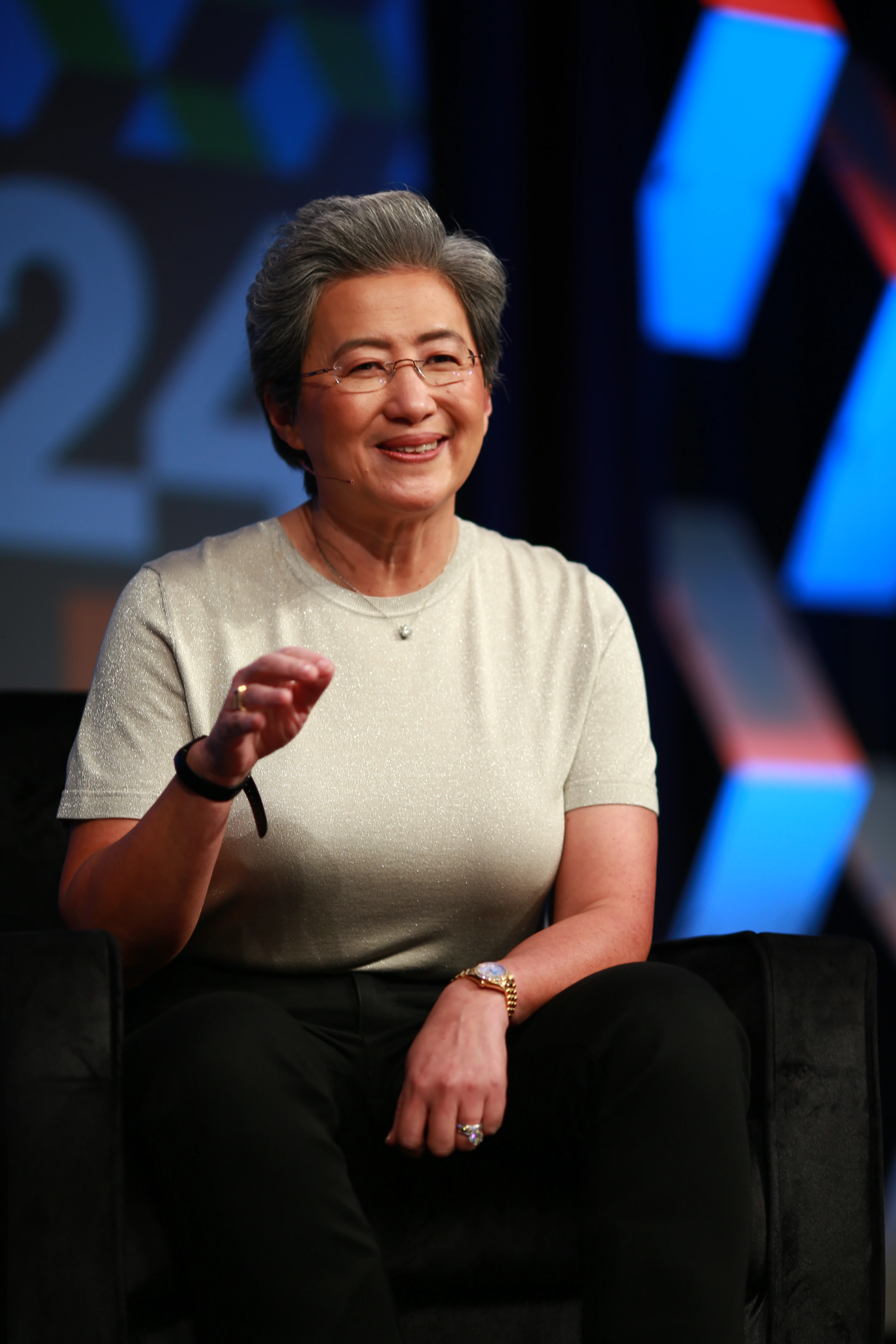 AMD 주가, 557달러 찍은 지 한 달 반...지금은 514달러, 그사이 무슨 일이 있었나