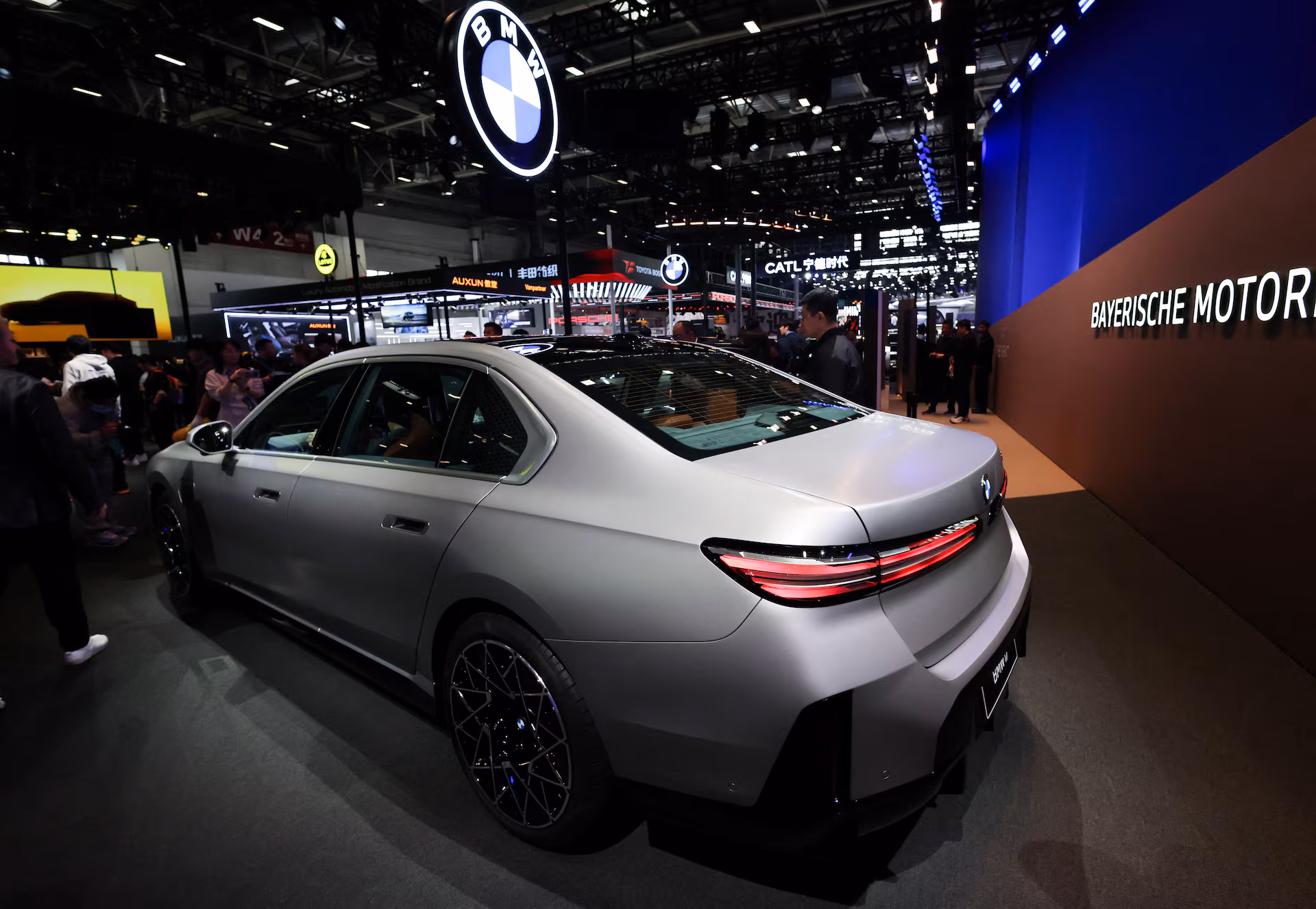 BMW, 이익 전망 하향에 주가 5년 저점 — 중국 둔화·이란 전쟁 원인