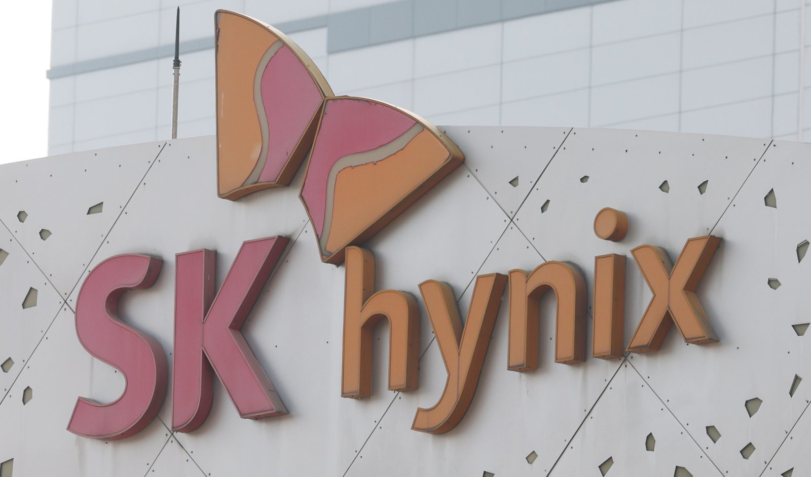 SK hynix Plans US ADR Listing to Raise KRW 100 Trillion
