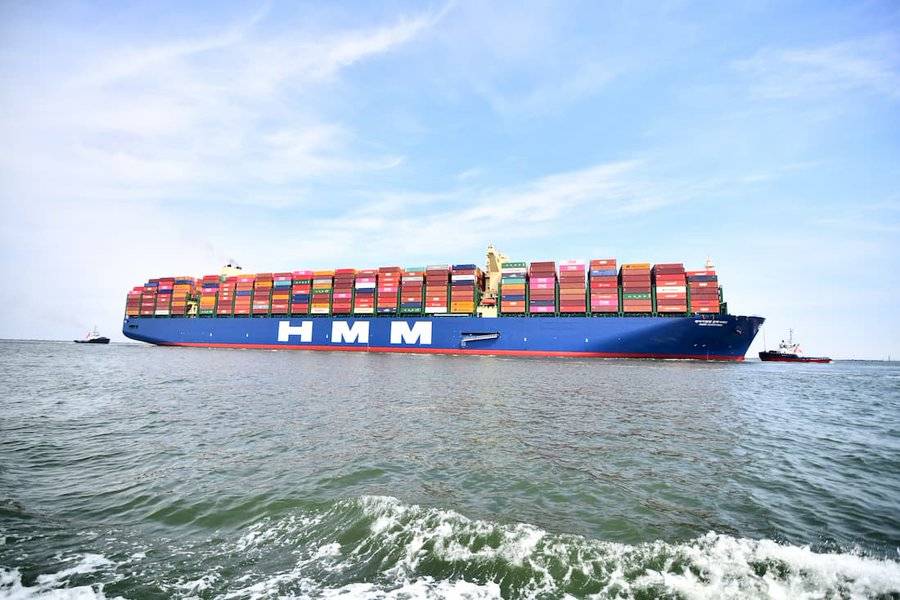 World's Largest Containership Makes Its First Call In