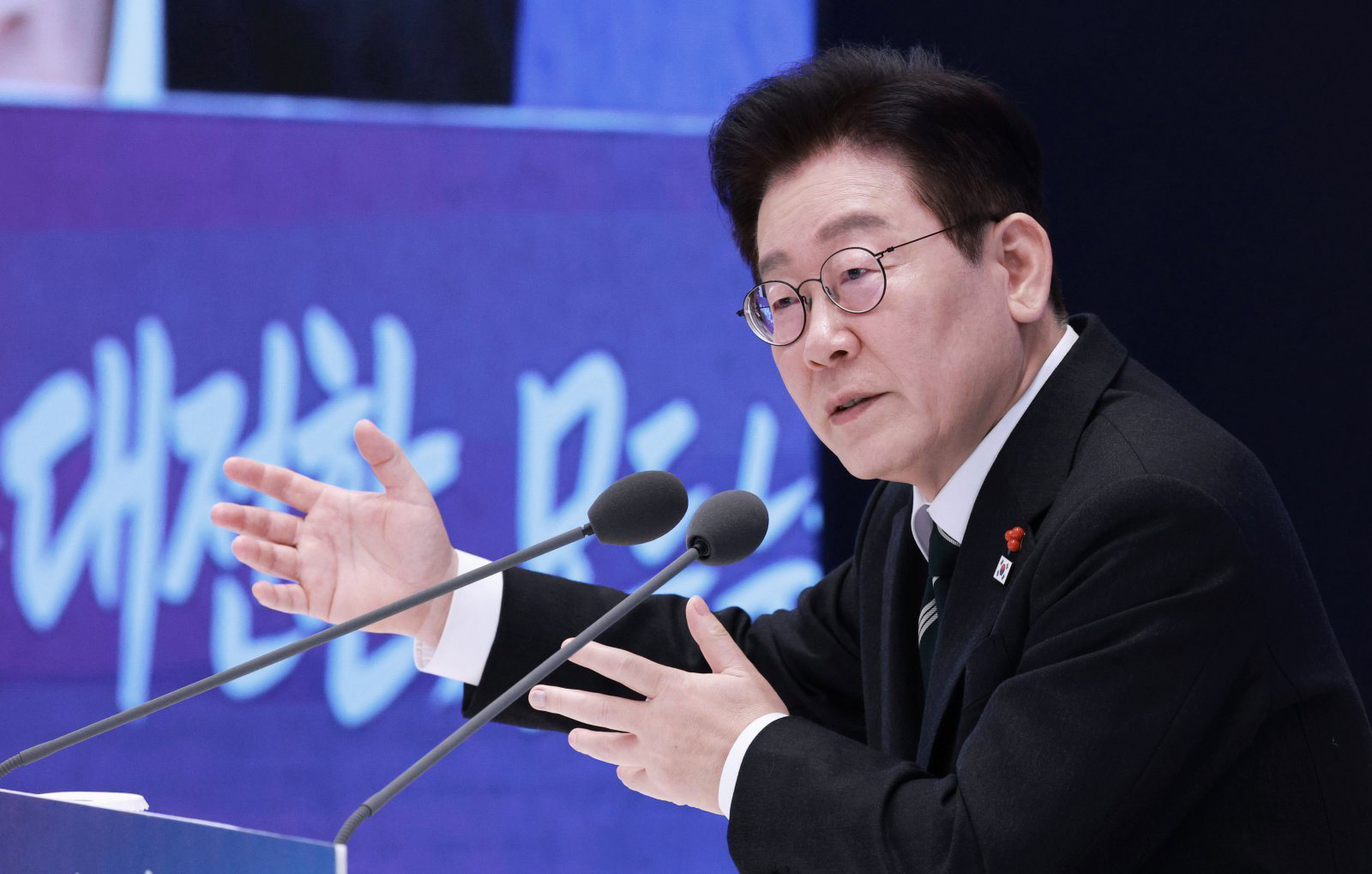 이재명 "환율 높지만 일시적" 外國人 77조6000억원 순매도