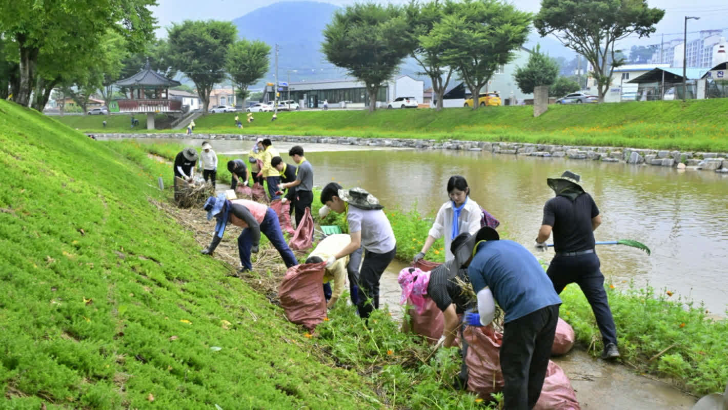 한-UAE 원유 공급망 협약 체결과 45조원 칩 구매 소식 등 연쇄 보도