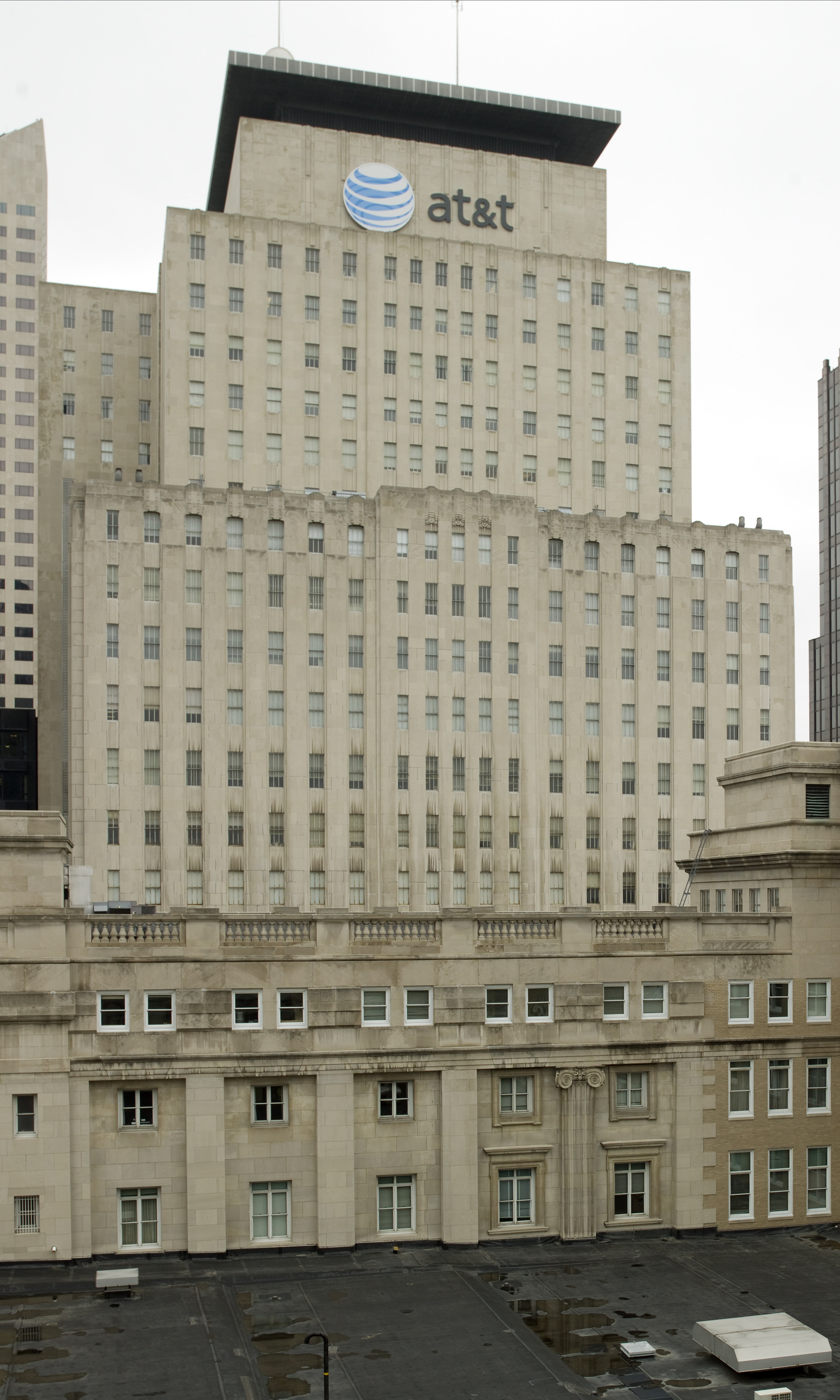 AT&T Building (Indianapolis) - Wikipedia