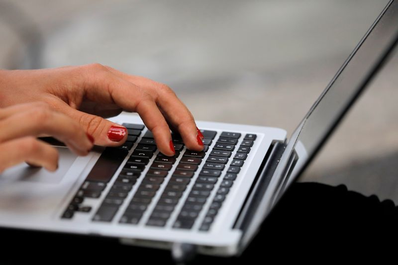 Drei Millionen Offliner - Viele Deutsche haben 2023 Internet nicht ...