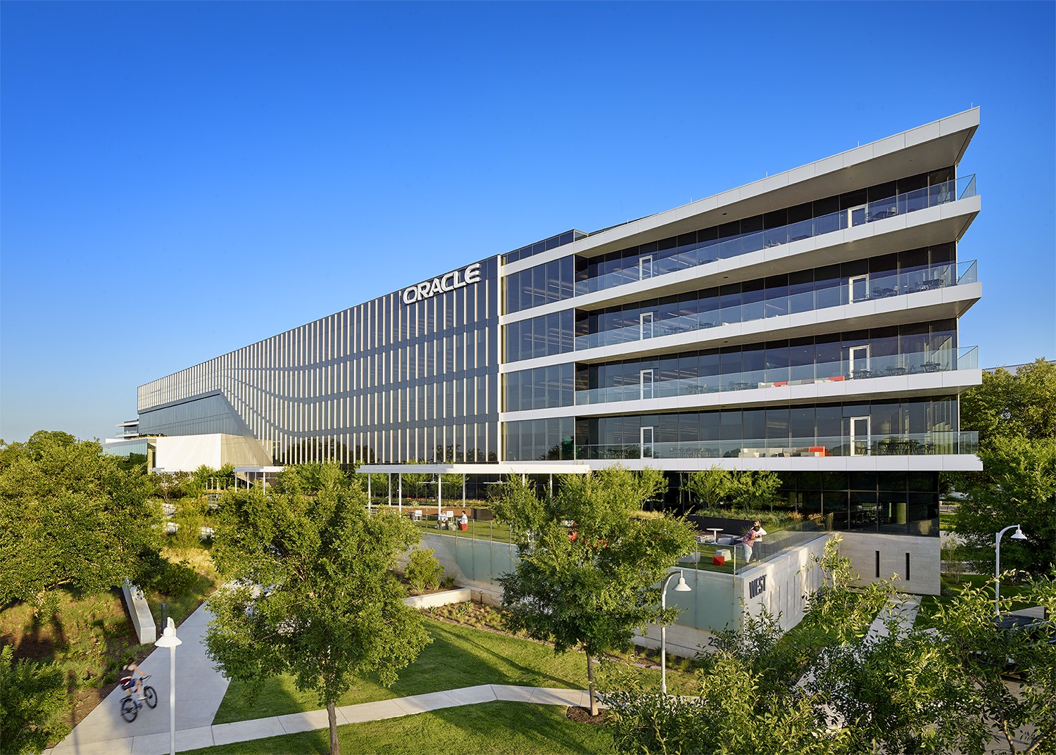 Oracle earnings call offers product wins, no workforce news