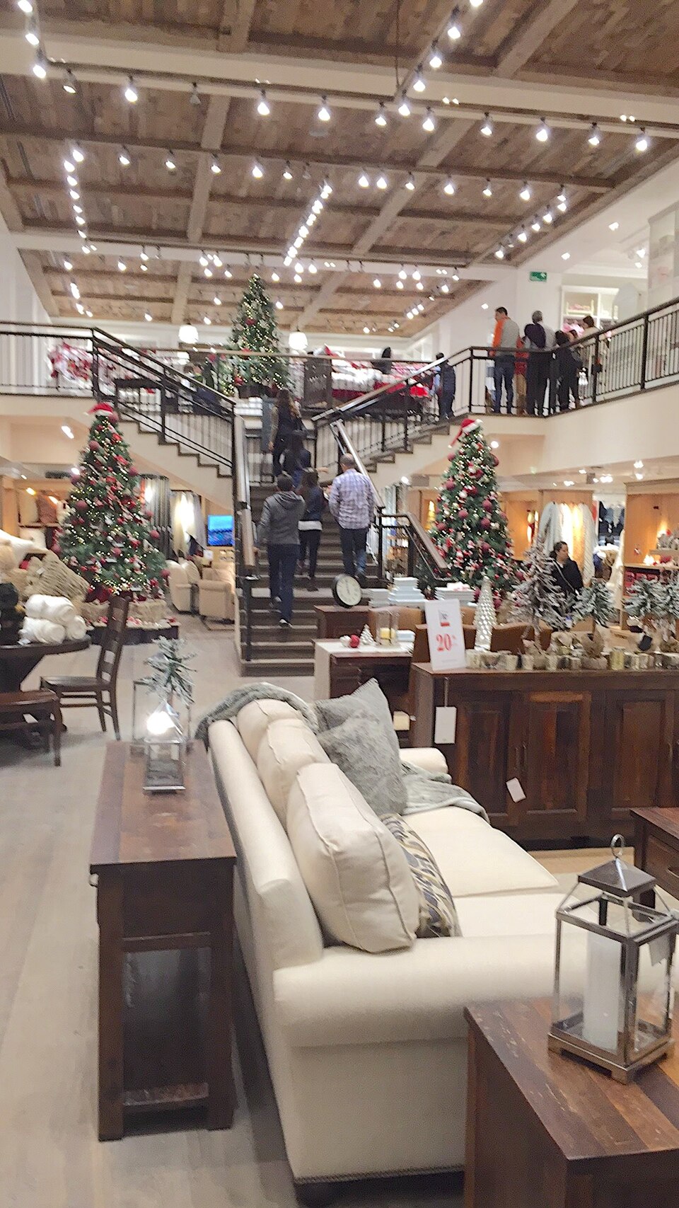 File:Pottery Barn main-kids-teen stores, Polanco, Mexico City 2.jpg - Wikimedia Commons