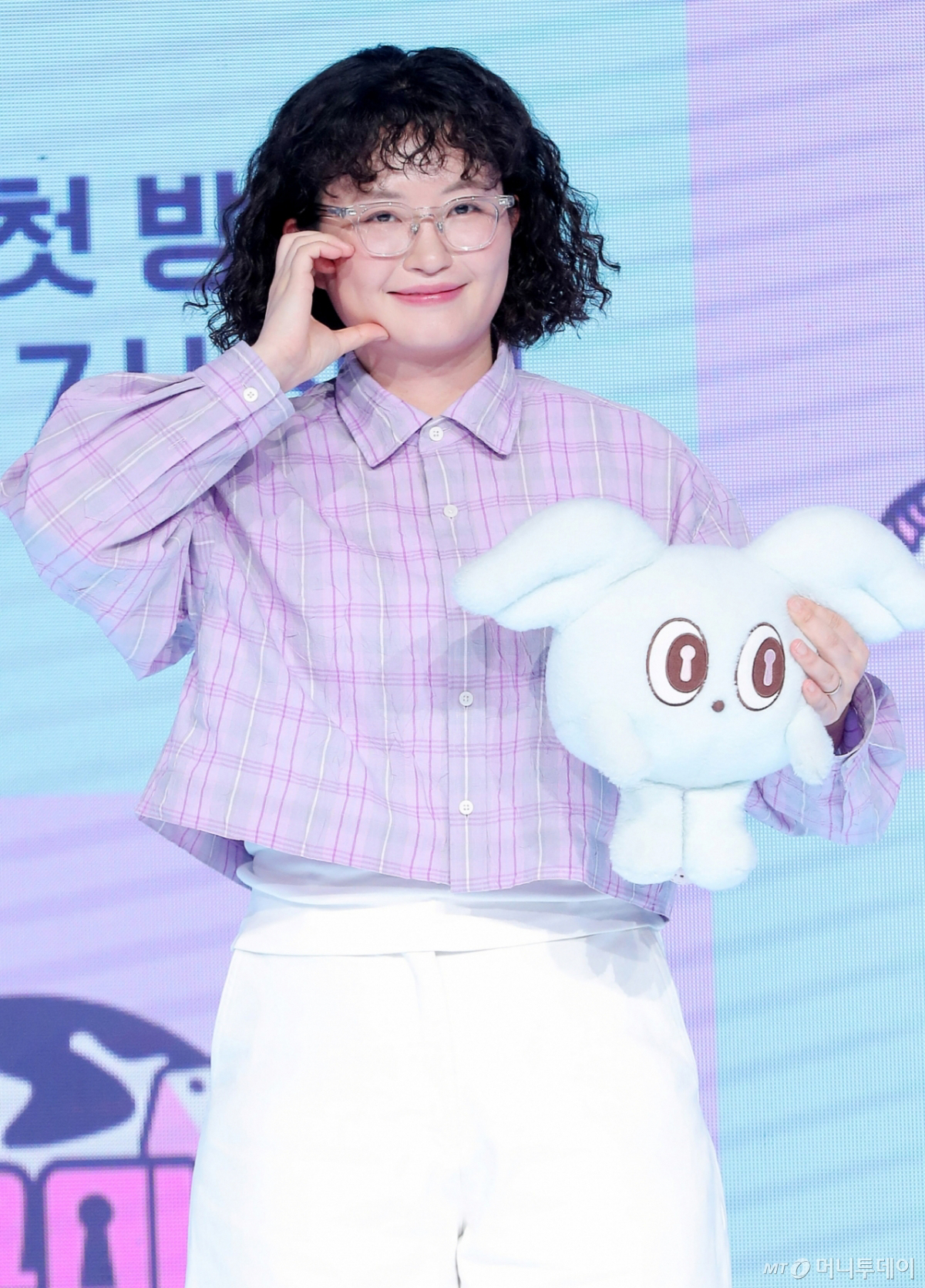 넷플릭스, 구독자 지키려 '라이브 TV·결합상품' 검토