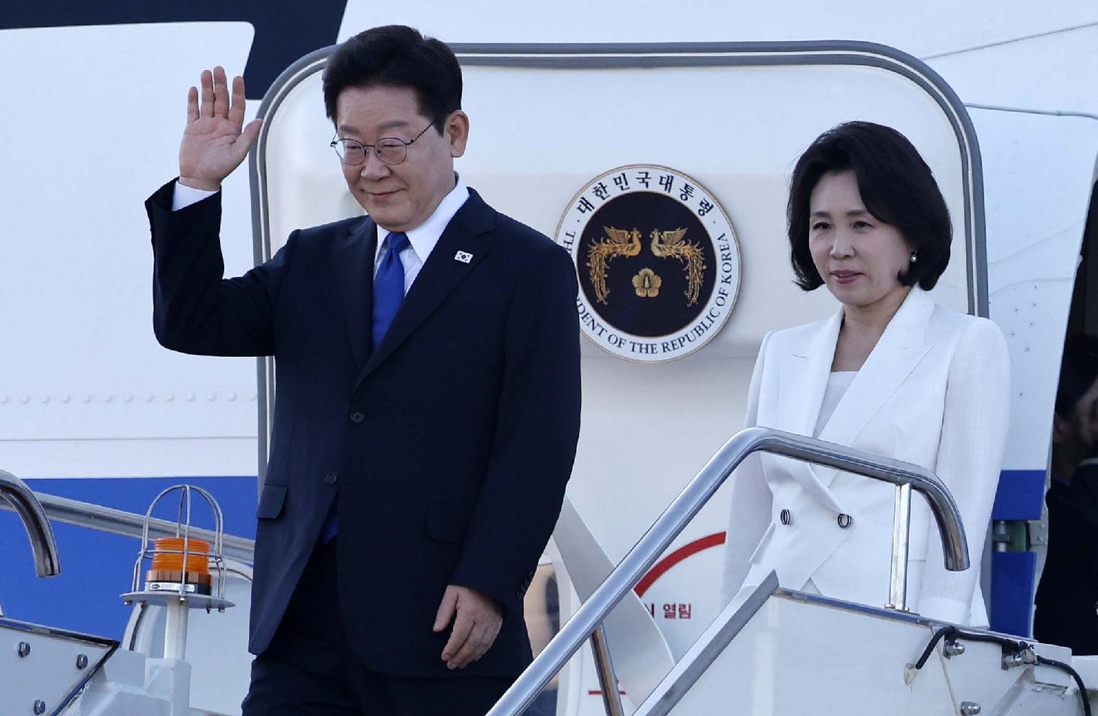 국제통화기금, 한국 성장률 2.6%로 상향, 대통령 '모두의 성장' 약속