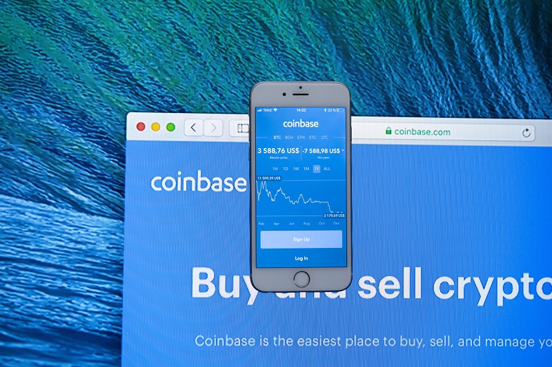 Coinbase One 구독 플랜별(비용·혜택) 안내가 표시된 페이지 스크린샷