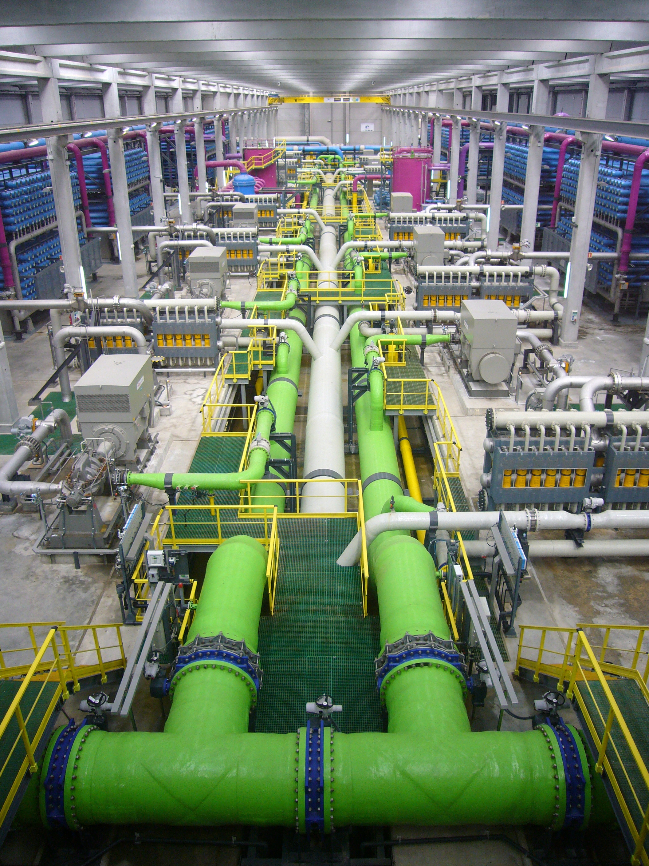 File:Reverse osmosis desalination plant.JPG - Wikimedia Commons