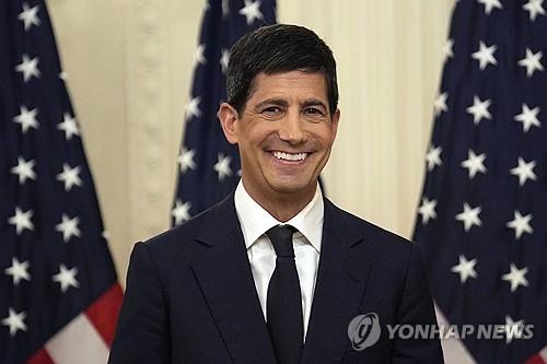 트럼프 '금리 아주 빠르게 낮출 것' 발언에 워시 취임식 선언