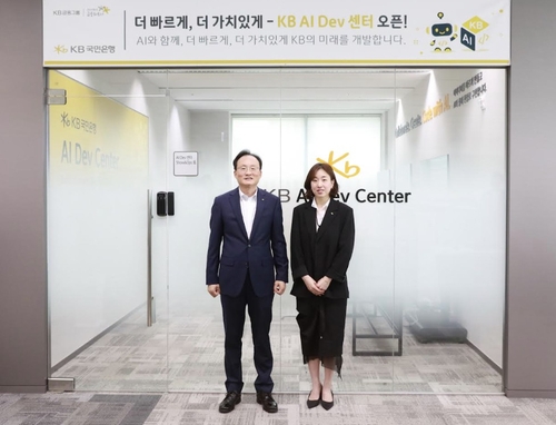 메가 프로젝트 가동에 백화점주 강세·외국인 월 2조 지출