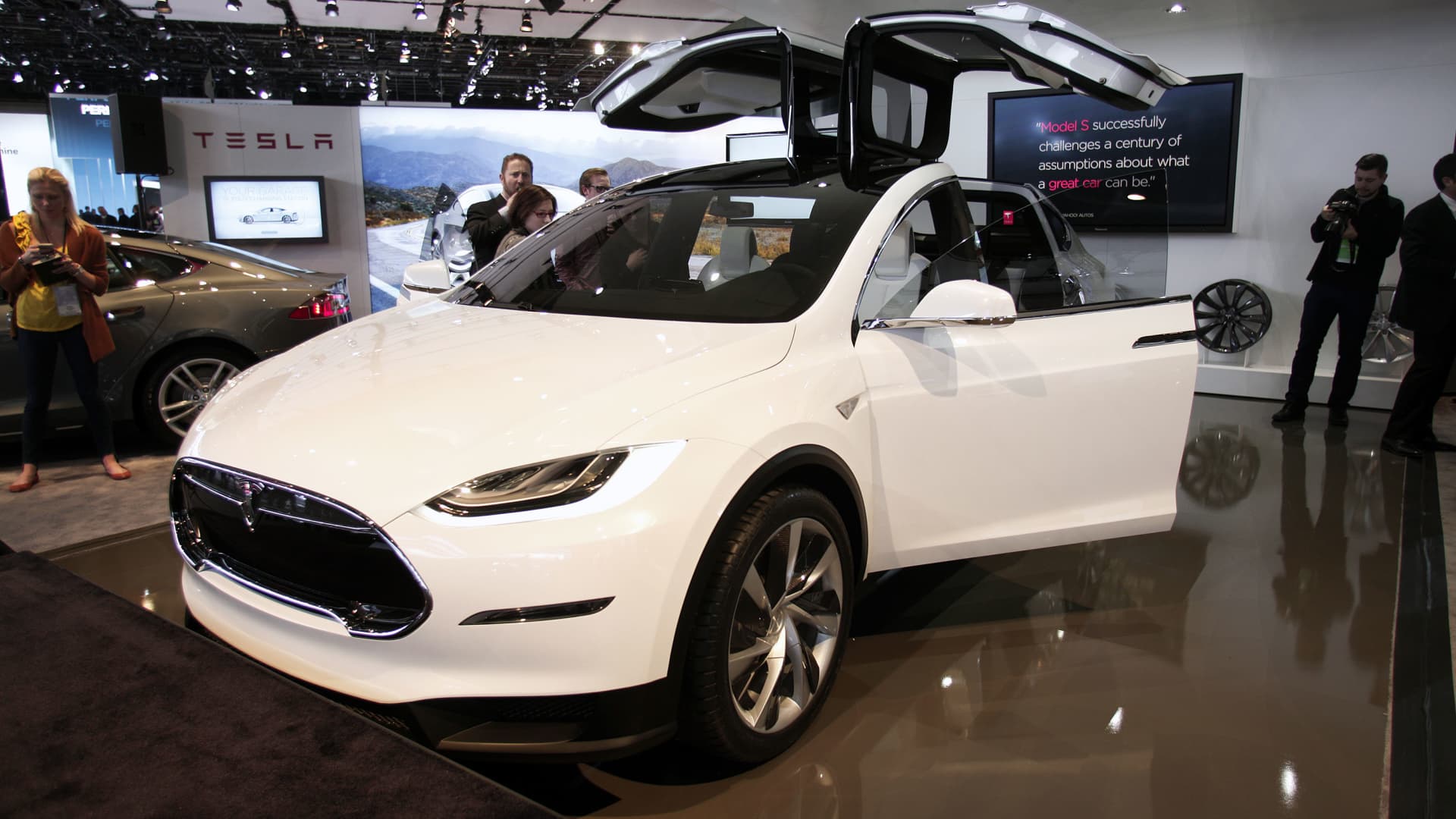 Tesla Signature series Model X to begin delivery September 29
