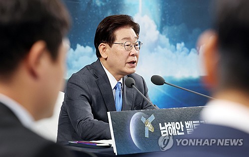 국민연금 조직 개편·해외 수탁기관 교체, 미 하원 보고서와 청와대 반박 잇따라