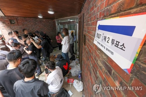 잠실7동 투표소 24시간 봉쇄, 관계자 병원 이송
