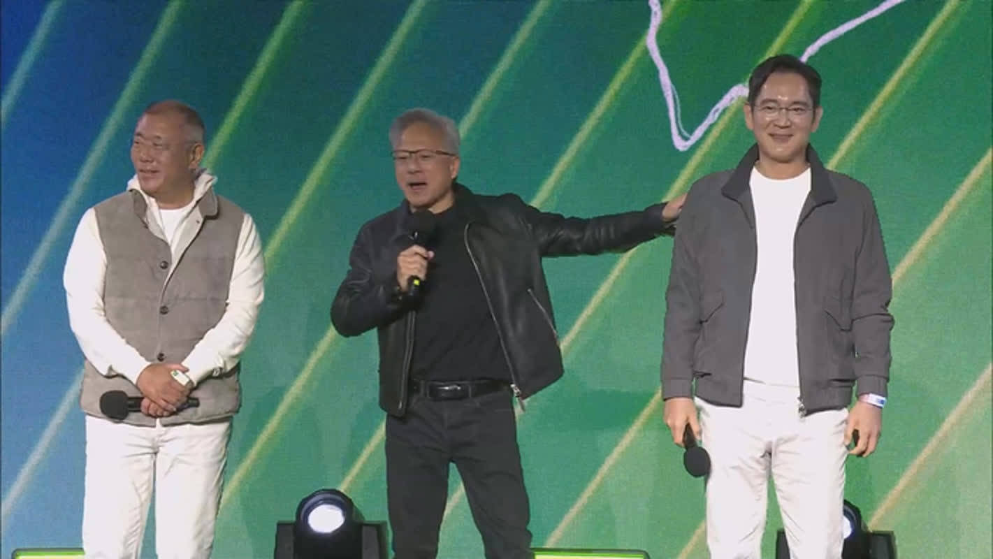 젠슨 황 엔비디아 CEO, 현대차 양재 사옥 방문해 수천 명 환호