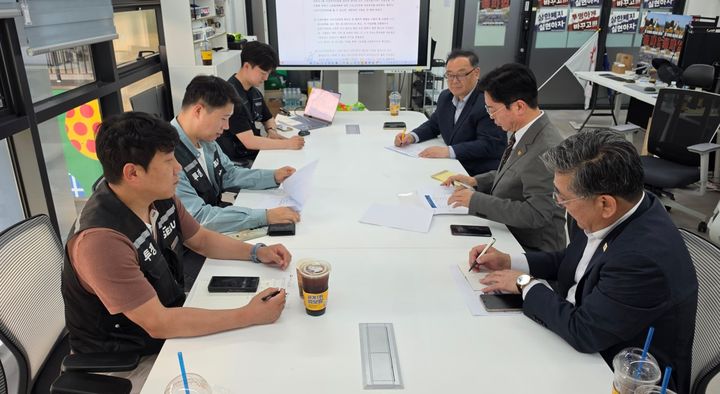 삼성전자 회사와 노조, 장관이 2일 연속 만났다