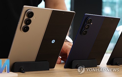 삼성은 확대, 애플은 첫 출격…폴더블폰 경쟁 격화