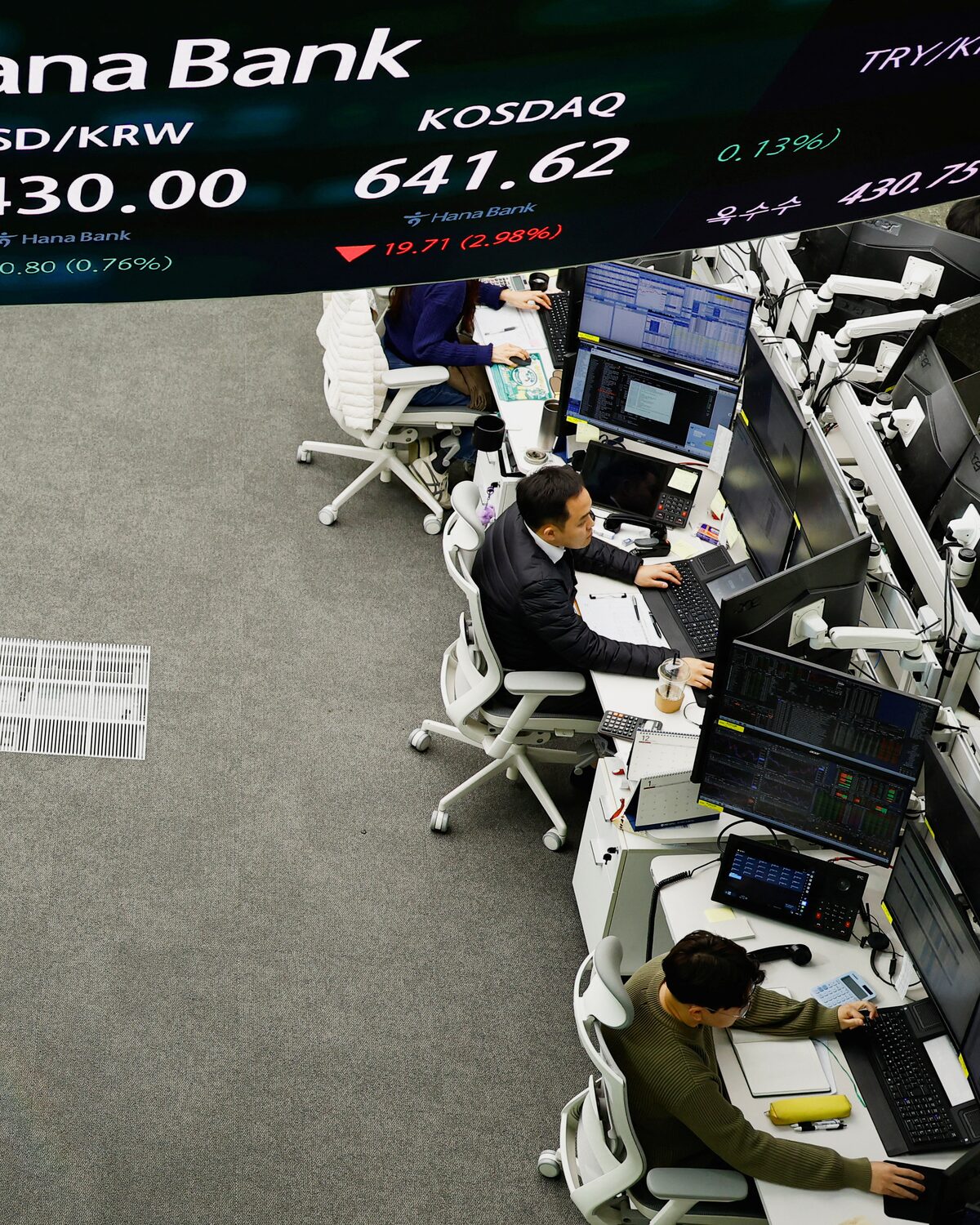 South Korea market watchdog wary of FX risks for retail investors | Reuters
