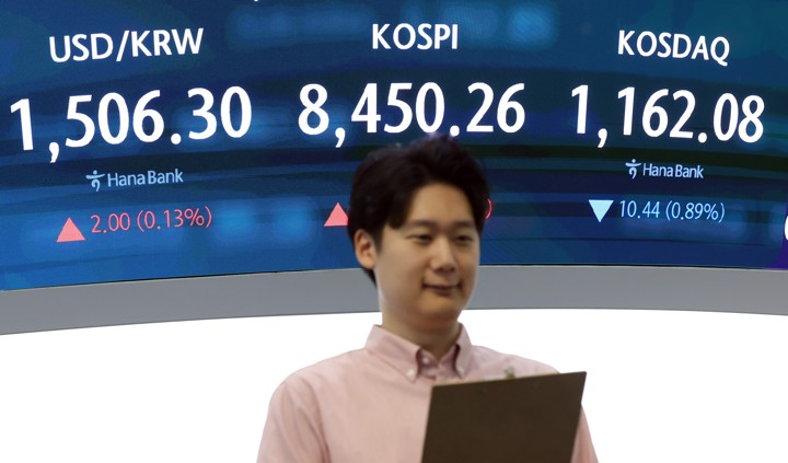 코스피 8,228.70 마감, 삼성전자 합계 시총 2,000조 돌파