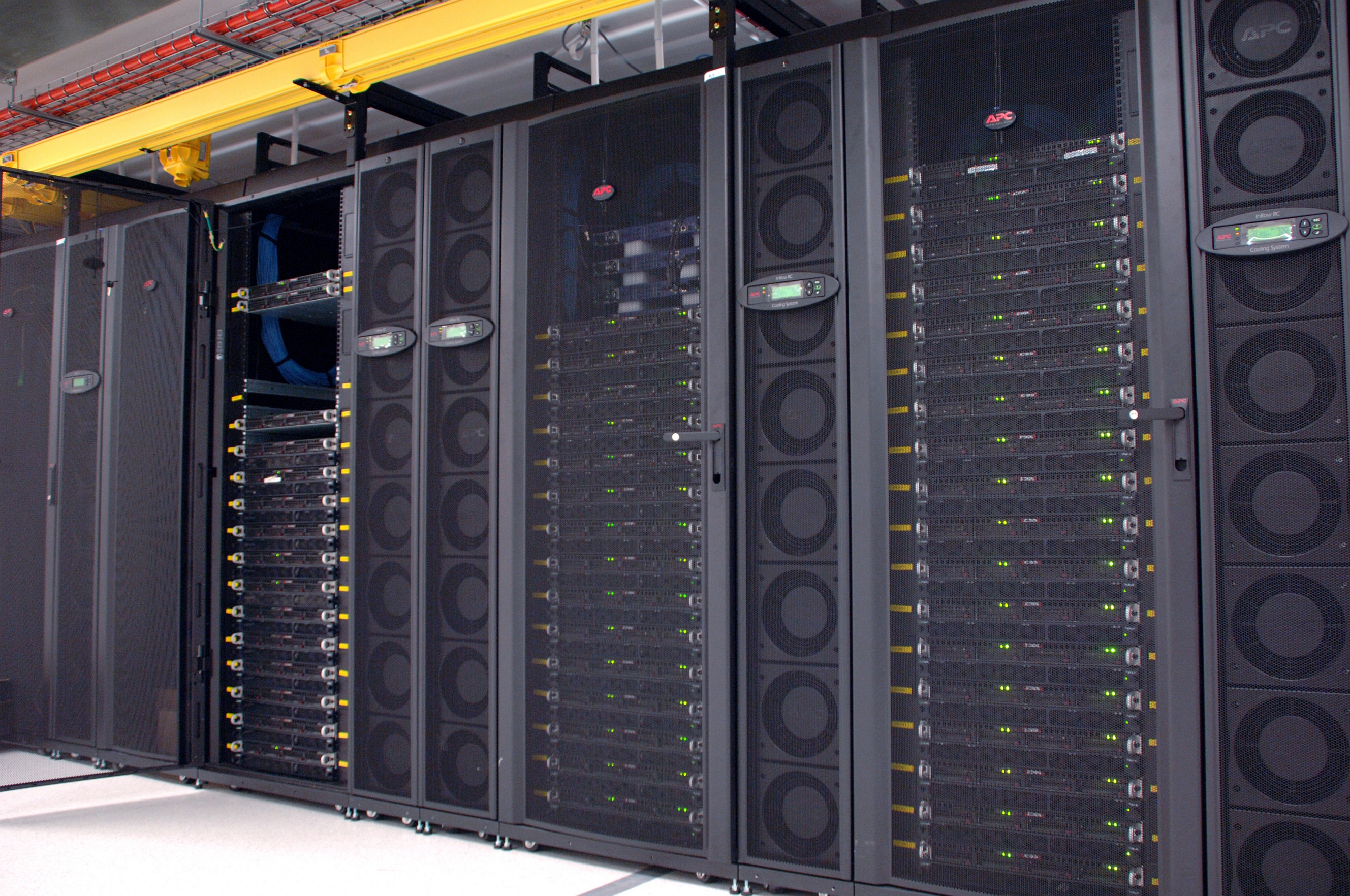 File:CSIRO ScienceImage 11313 The CSIRO GPU cluster at the data centre.jpg  - Wikimedia Co