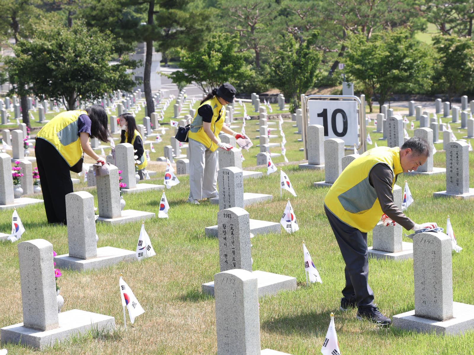동서식품, 6월 18일 국립서울현충원서 참전용사 100명 초청 봉사
