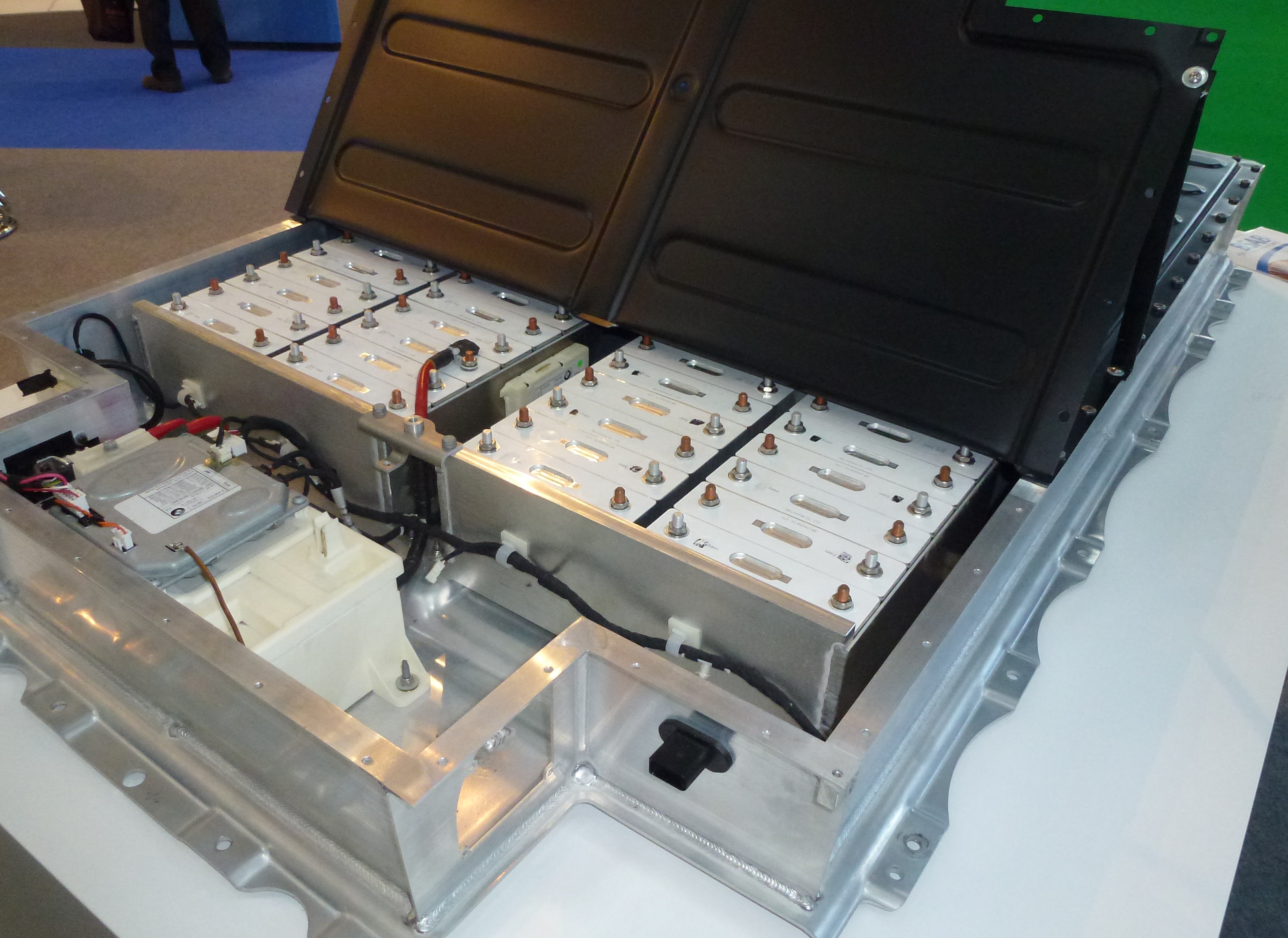 File:Lithium-Ion Battery for BMW i3 - Battery Pack.JPG - Wikimedia Commons