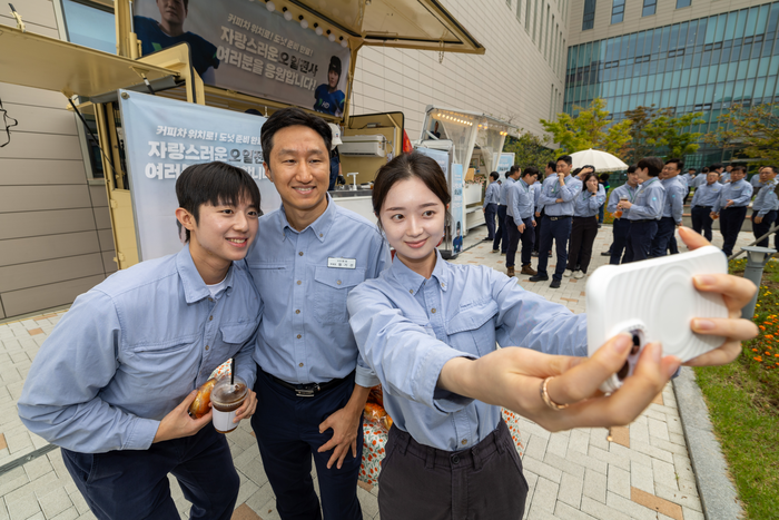 HD Hyundai Vice Chairman Chung Ki-sun visited HD Hyundai Oilbank's ...