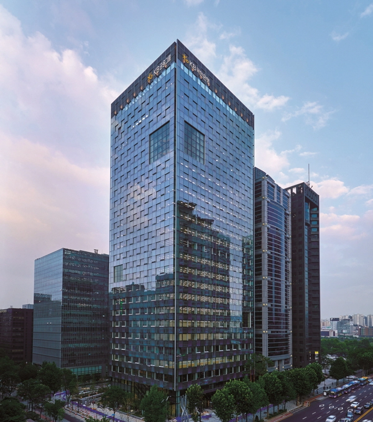 삼성전자 성과급 논쟁, 수백조 영업이익 놓고 격론