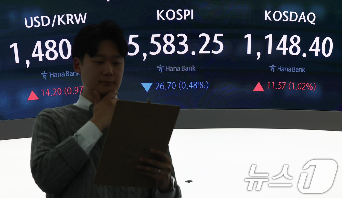 프리마켓서 삼성전자·SK하이닉스 4%대 급락, 코스피 개장 불안