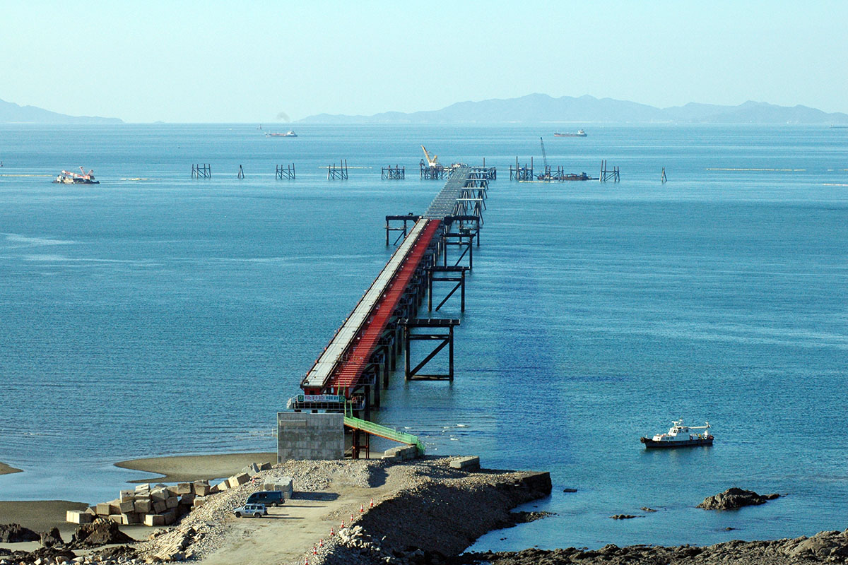 Seosan LNG terminal 서산입출하부두 해상구조물설치공사 - Woongjin Development Co., Ltd