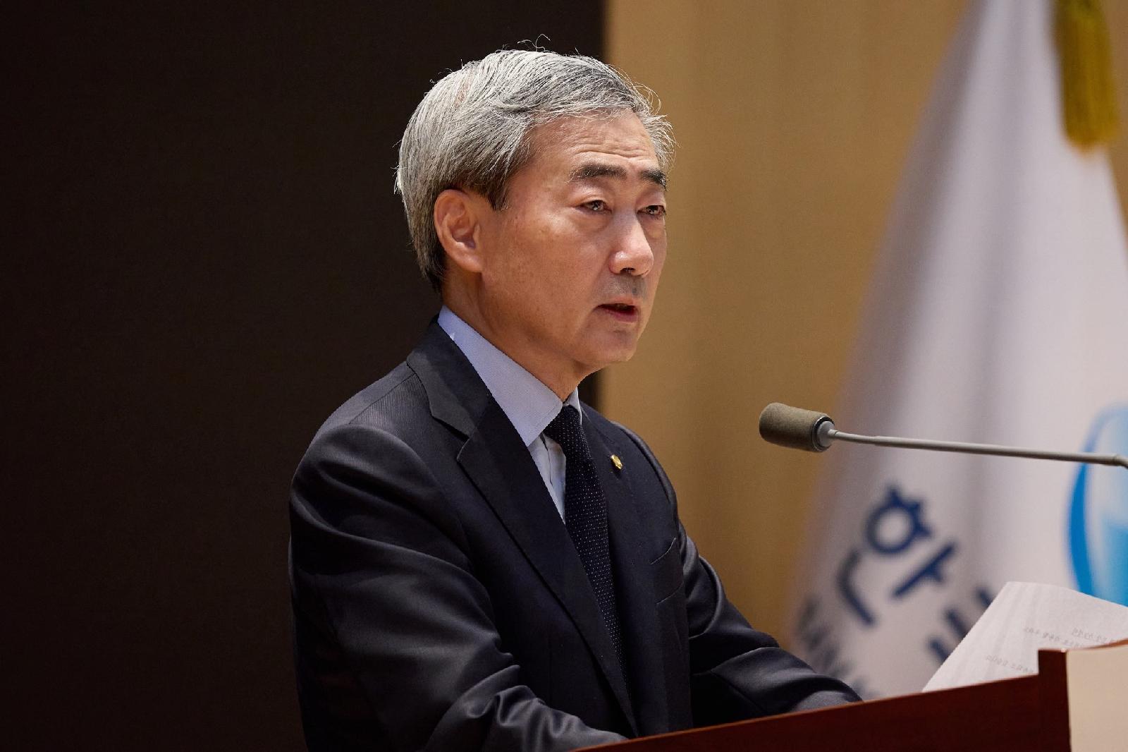 한은, 금리 인상 '늦지 않아야' 발표에 물가 3.1%·고용 40,000명 감소