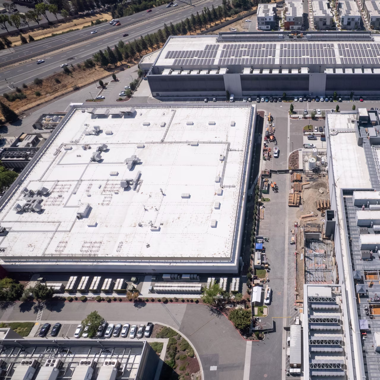 AI Data Centers, Desperate for Electricity, Are Building Their Own Power Plants - WSJ
