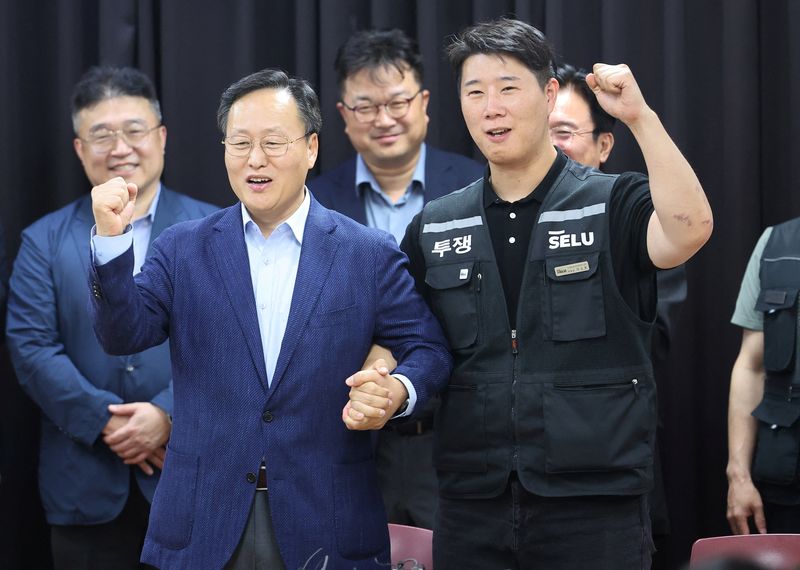 삼성, 파업 피하면서 주가 상승…일부 보너스 41만6,000달러 논란