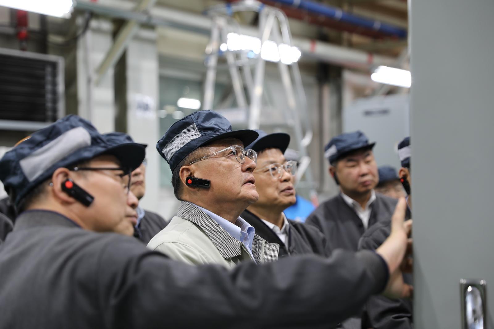 LS일렉트릭 구자균 회장, 청주사업장 방문해 품질 지시