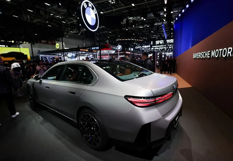 BMW, 중국 수요 약화·이란 전쟁에 이익 전망 하향…주가 약 8% 급락
