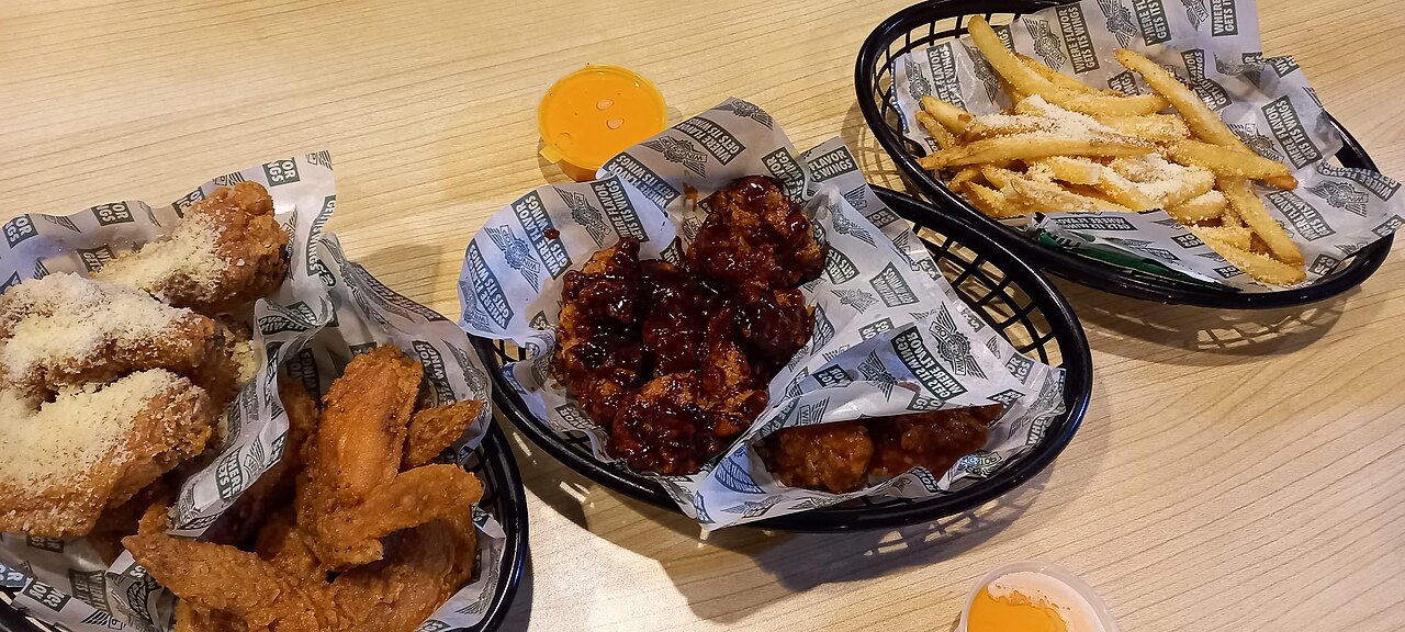 File:Wingstop chicken and chips.jpg - Wikimedia Commons
