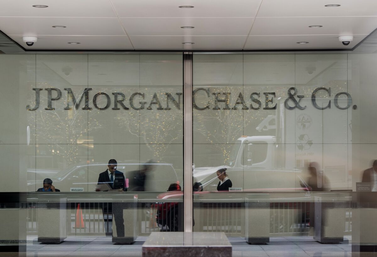 JPMorgan's 'London Whale' Surfaces to Say '12 Loss Not His Fault - Bloomberg