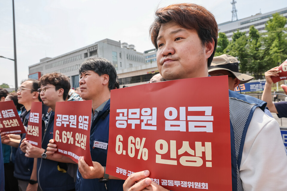 공무원 노조, 내년 임금 7.1% 인상 공식 요구