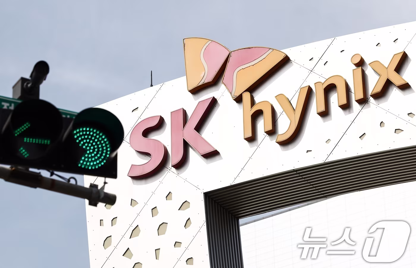 SK하이닉스 ADR 상장, 7월에 원화 약세 요인 될 수 있다