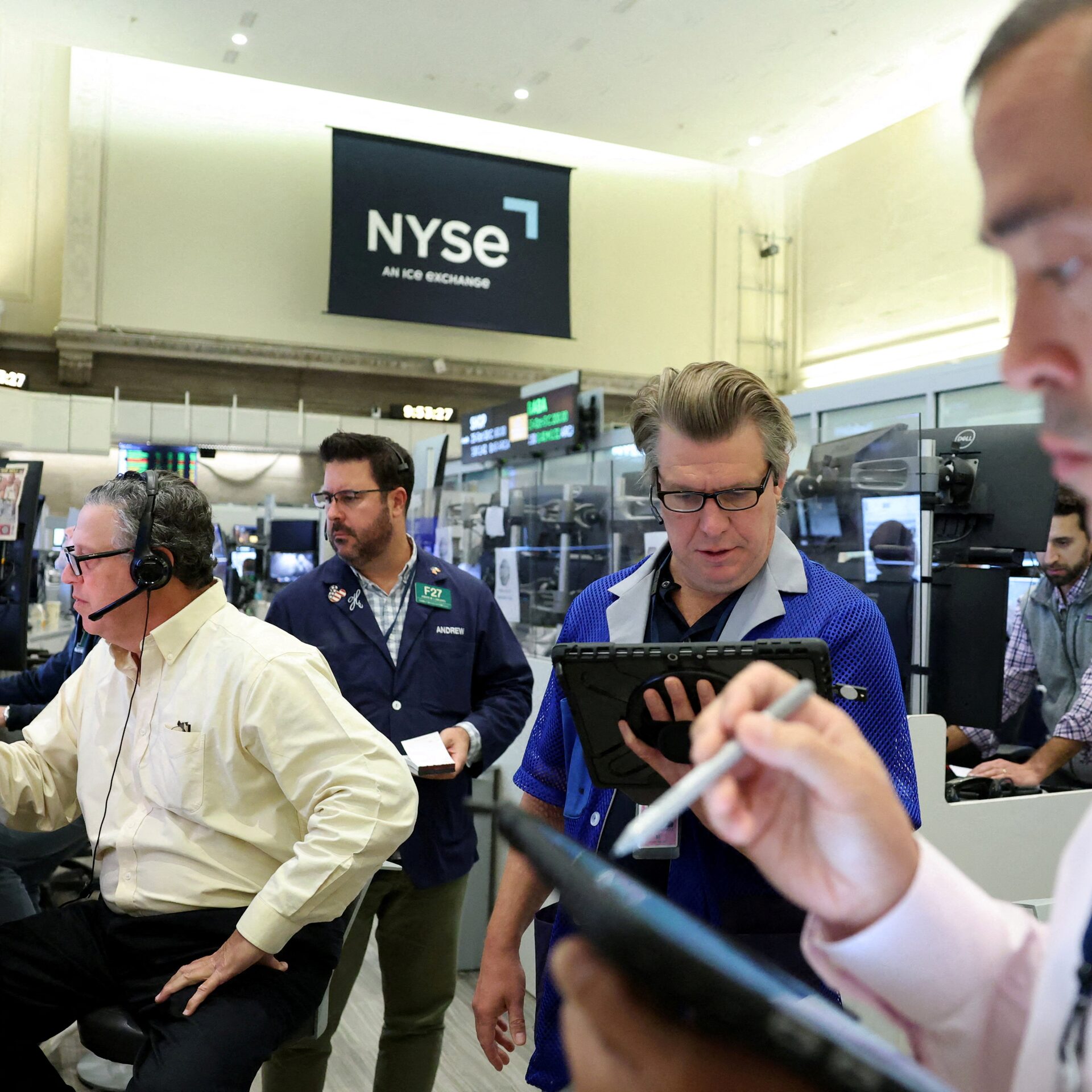 Wall St Week Ahead Investors seek economic clues from bank earnings amid data fog