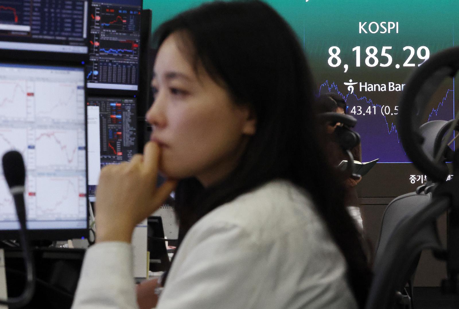 코스피 일시 7,800선 하락에 개인 매수로 일부 회복
