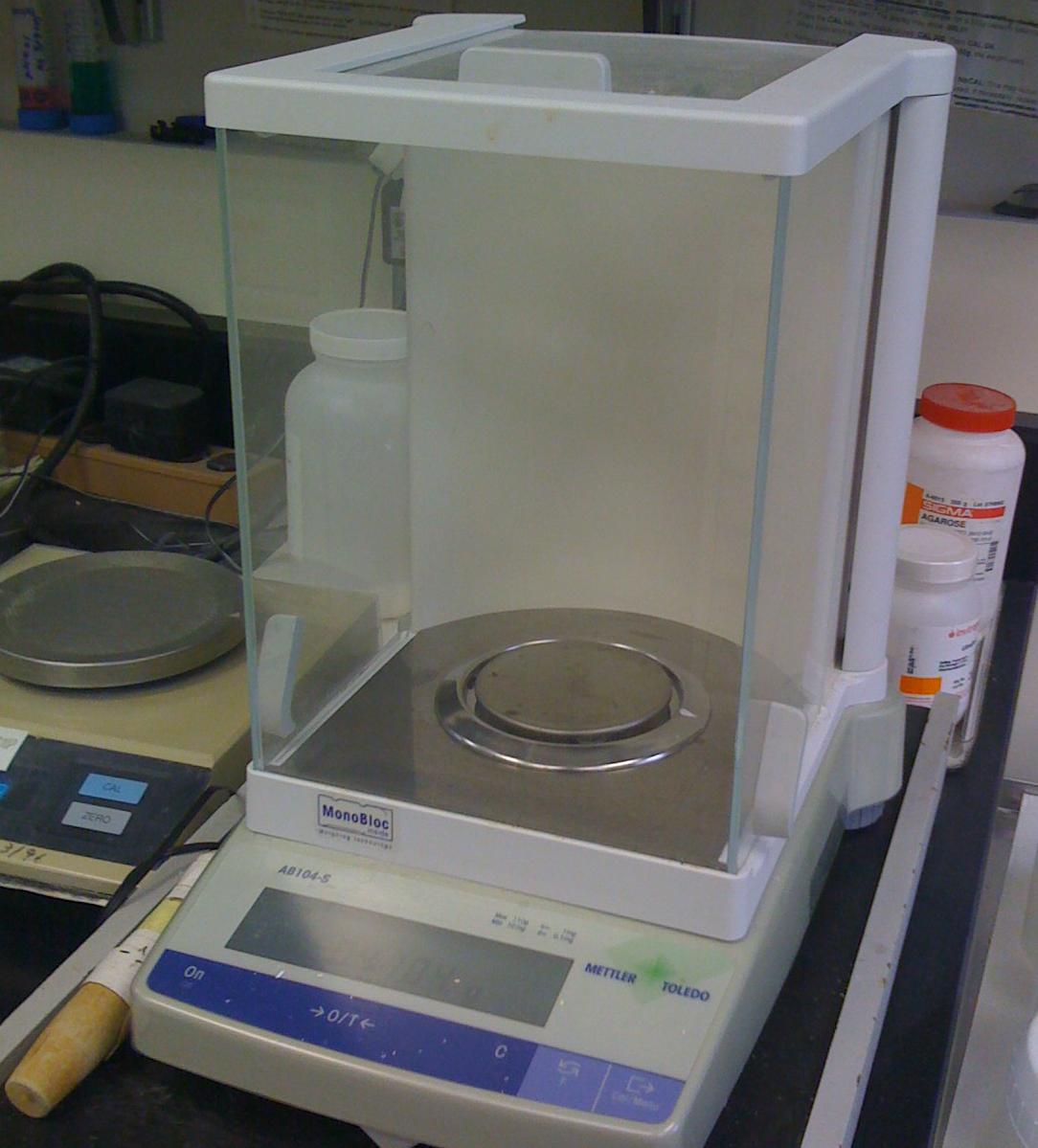File:Analytical Balance.JPG - Wikimedia Commons