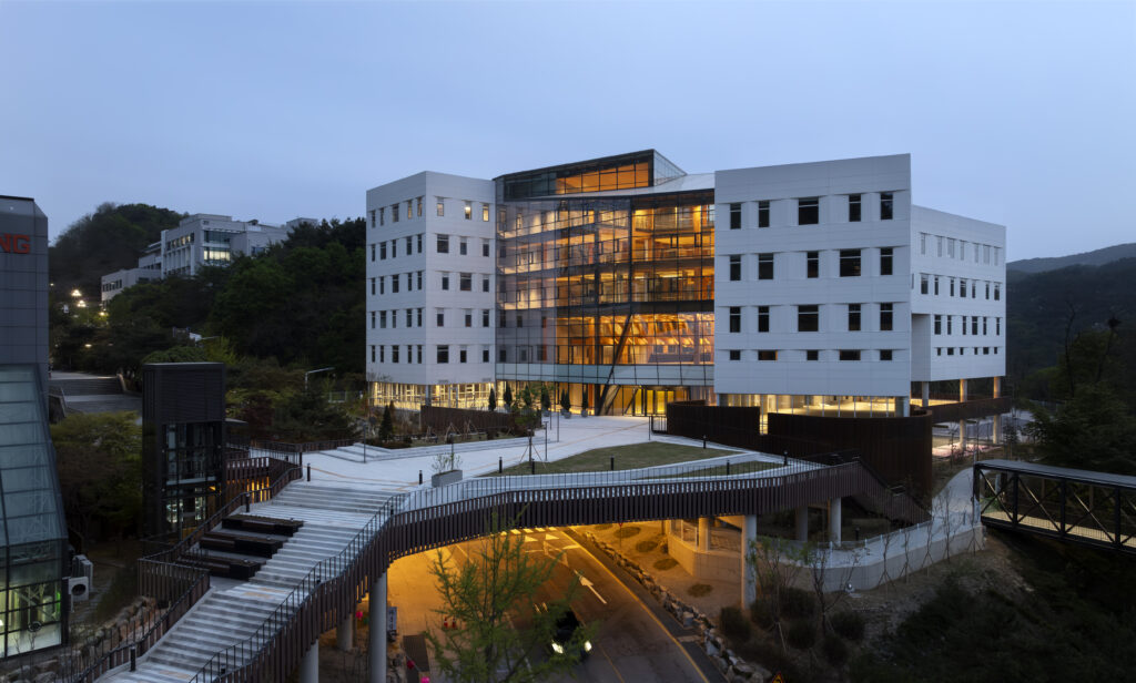 Seoul National University's Haedong Advanced Engineering Building: A Landmark in Mass Timb