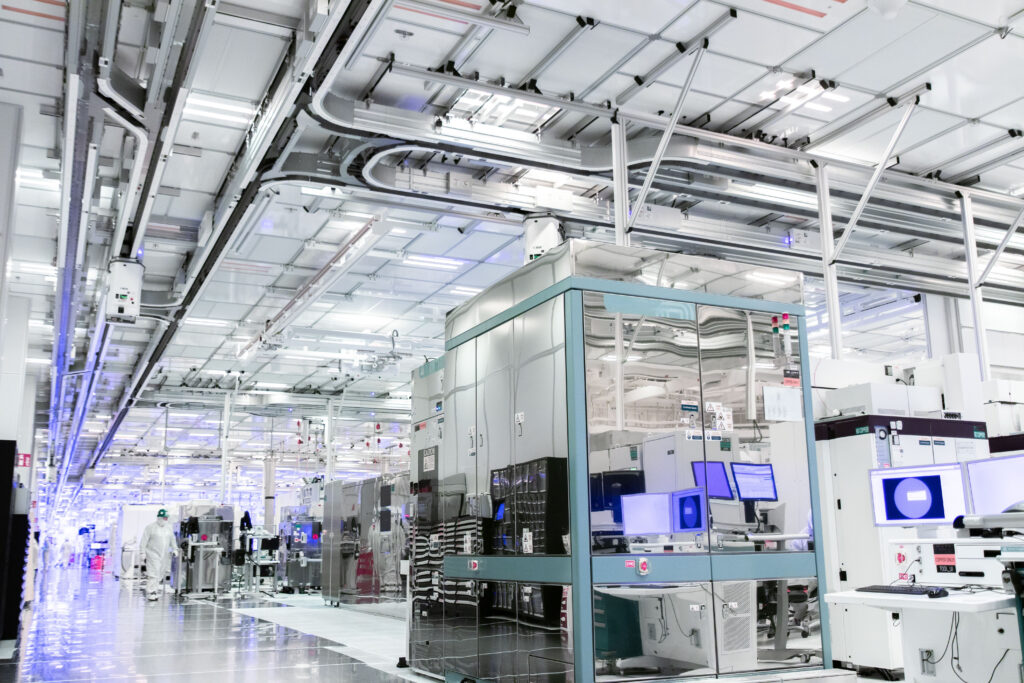 Intel's New Fab Commences Intel 4 Tech Production | AEI