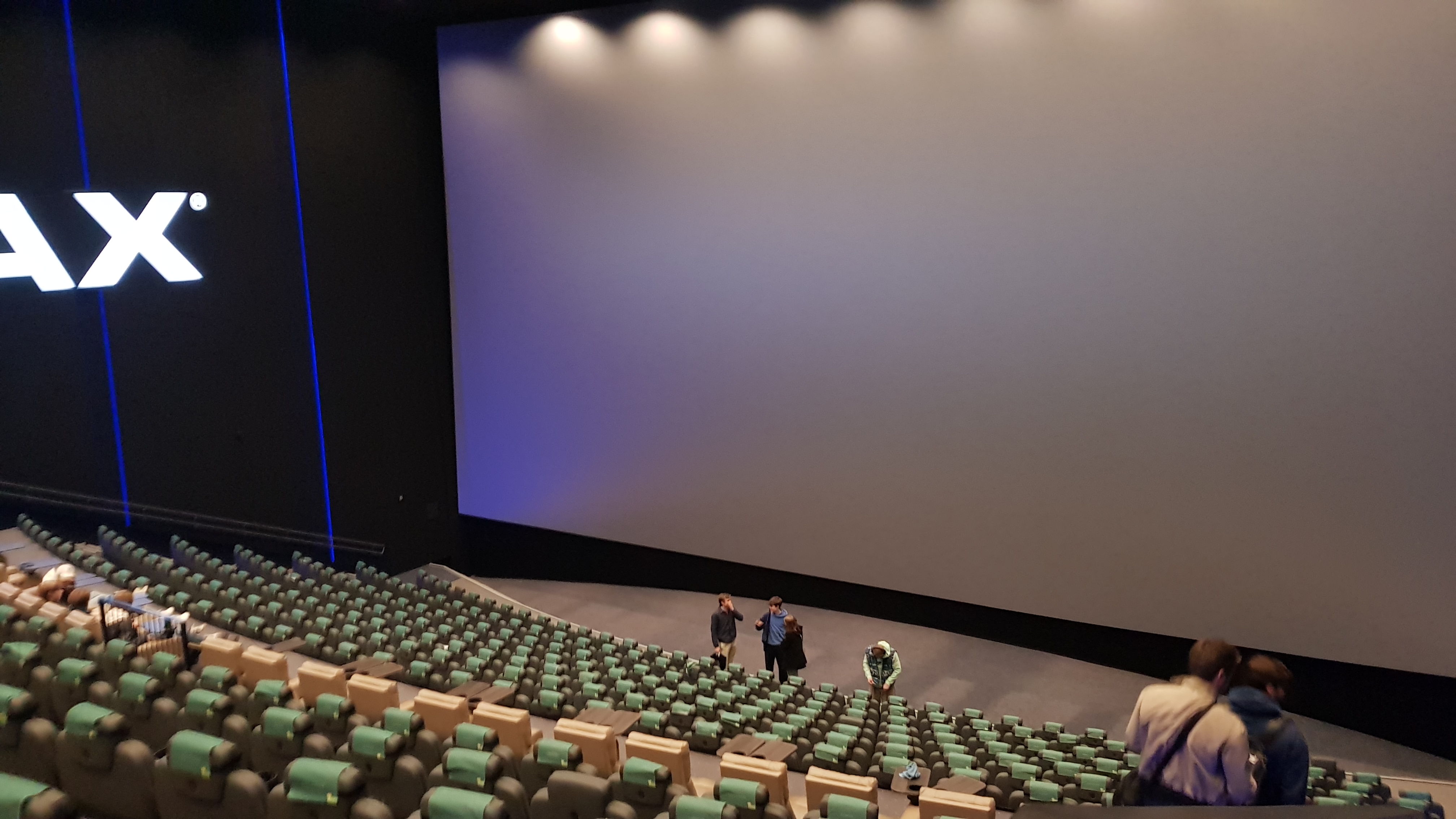 File:IMAX screen.jpg - Wikimedia Commons