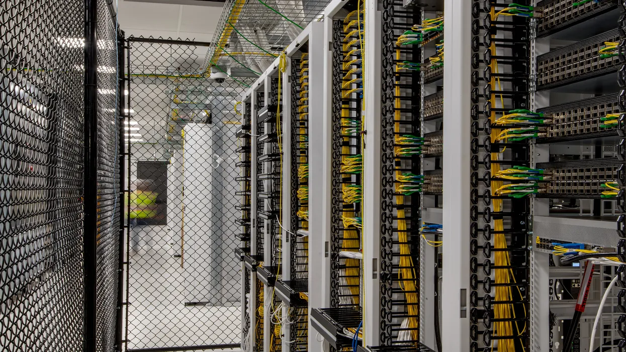 Big Tech Tests Data Center Flexibility for Local Power Grids - IEEE Spectrum