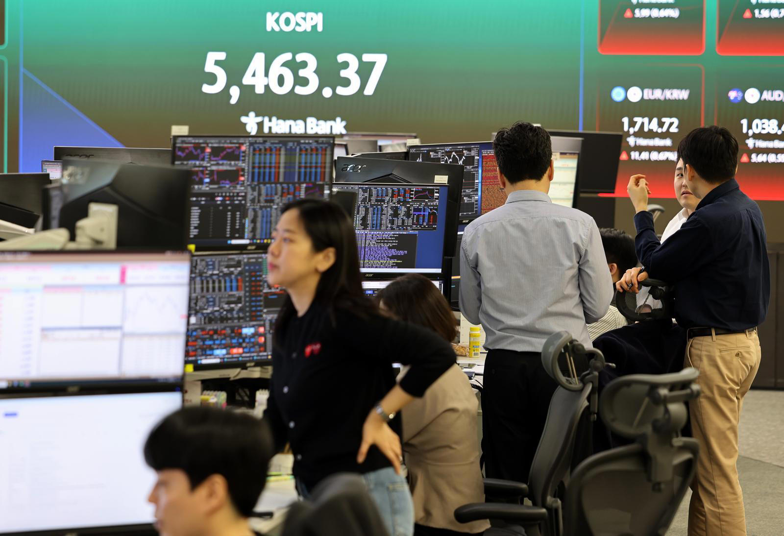 코스피, 삼성전자 잠정실적 직후 장중 8% 급락·서킷브레이커 발동