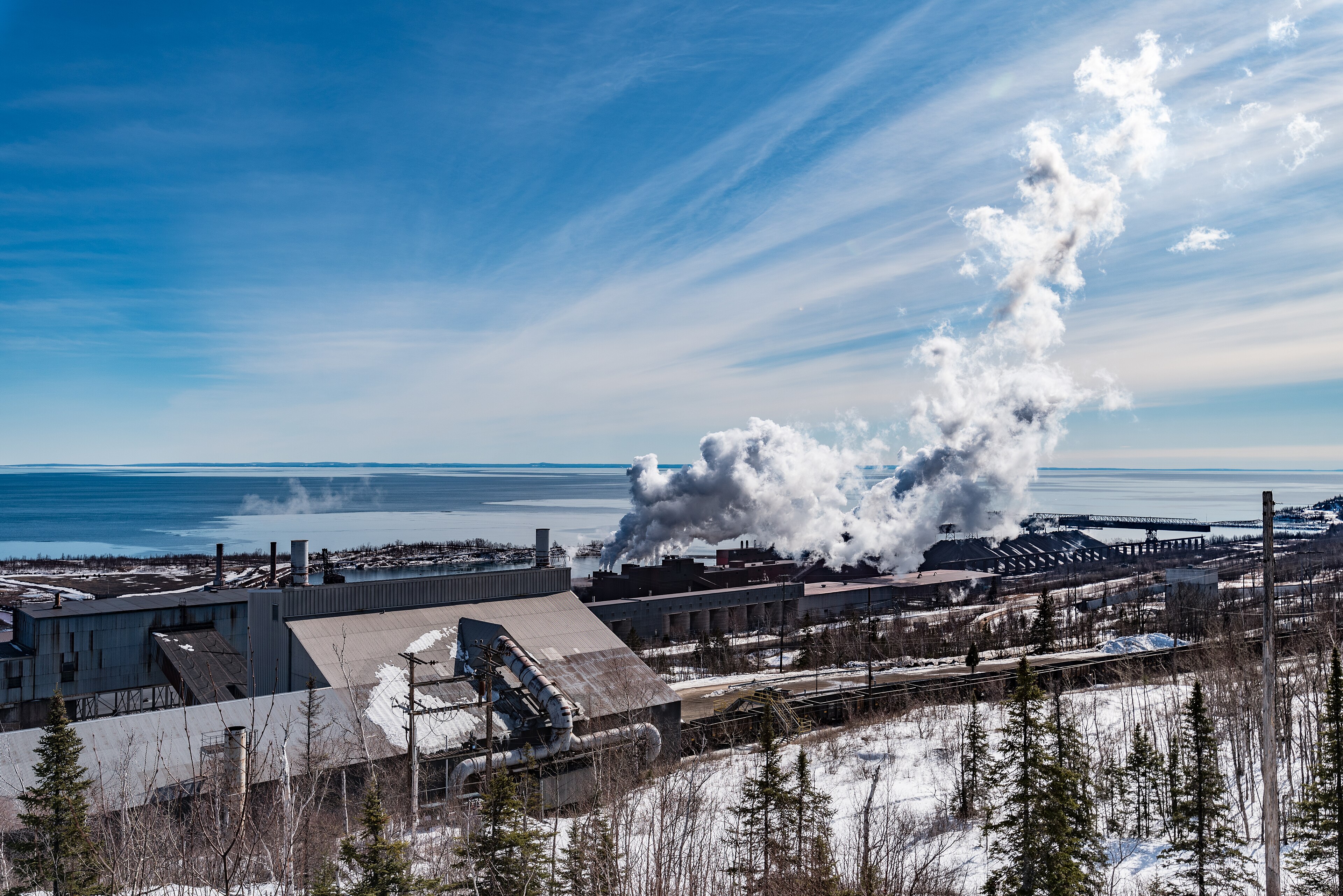File:Cliffs Northshore Iron Ore Mining Plant on Lake Superior, Silver Bay,  Minnesota (407